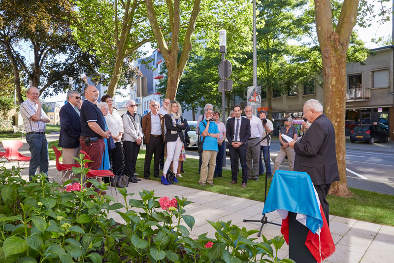 Inauguration de la plaque commémorative devant la maison sociale