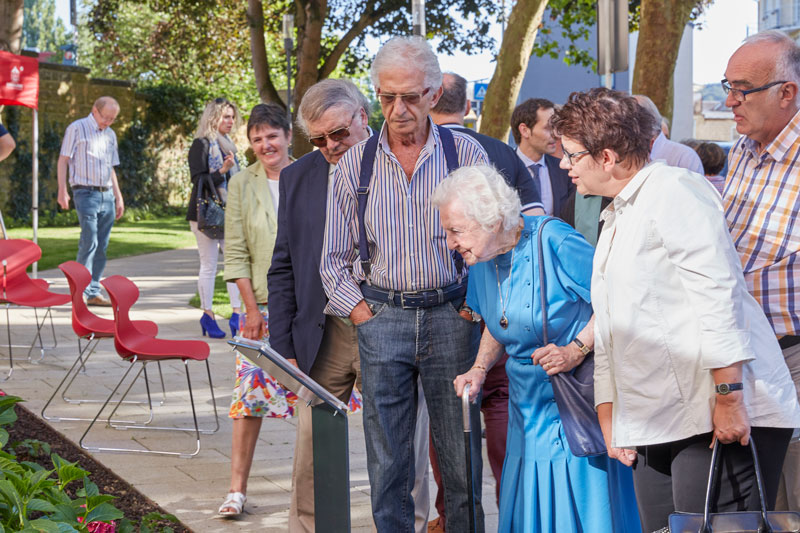 Inauguration de la plaque commémorative devant la maison sociale